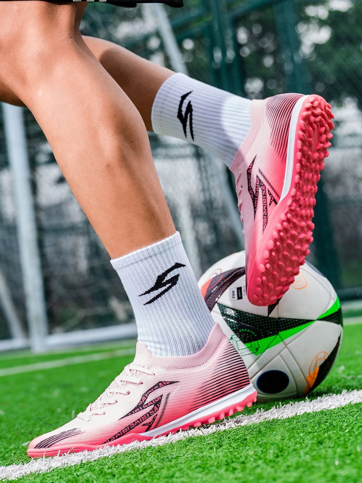 Chaussures de football pour hommes TF Turf, dessus en PU respirant, semelle extérieure en caoutchouc antidérapante, chaussures légères pour l'entraînement sur gazon artificiel.