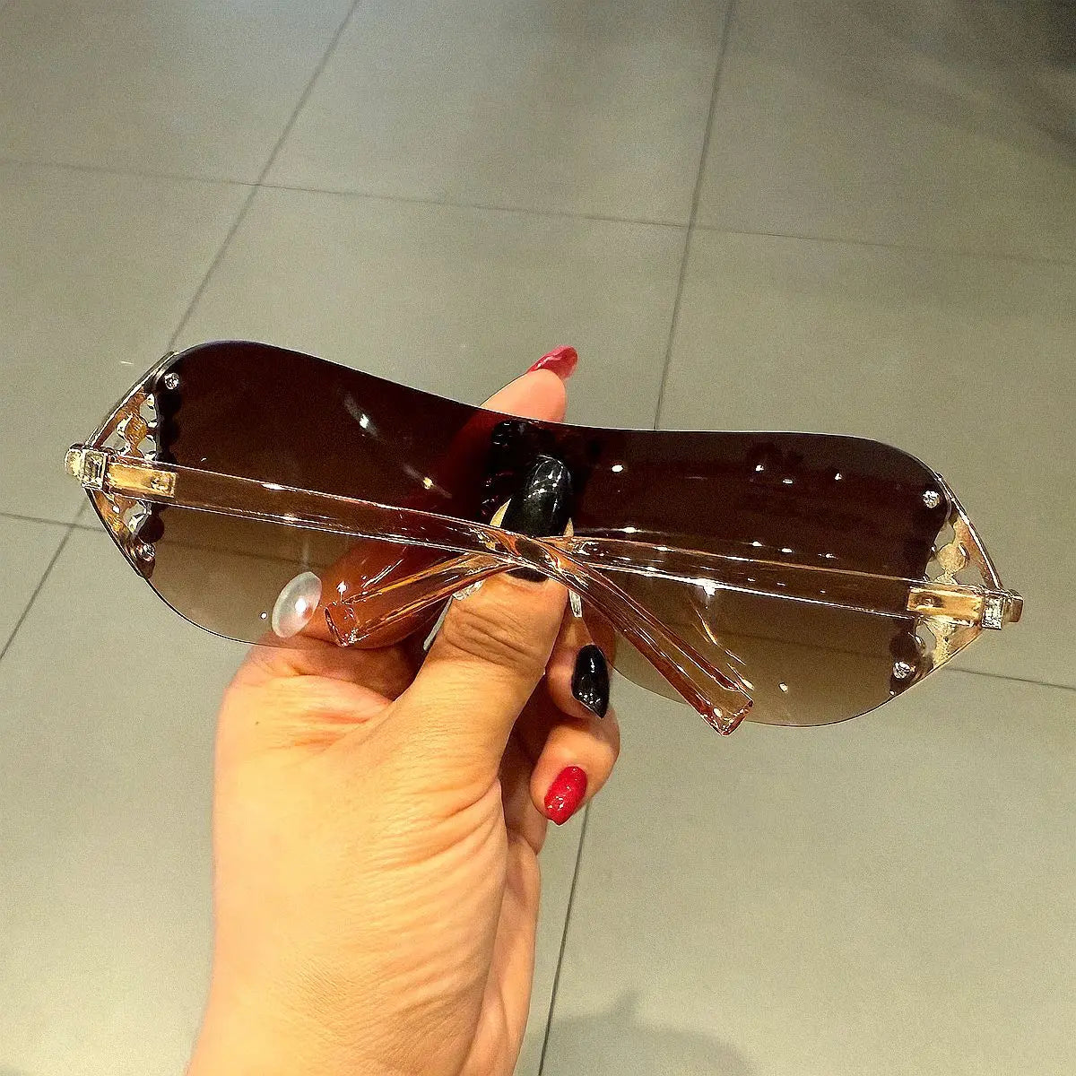Luxuriöse Y2K-Sonnenbrille für Damen ohne Rahmen mit Strassbuchstaben – Designer-Sonnenbrille für den Außenbereich, UV400-Schutz