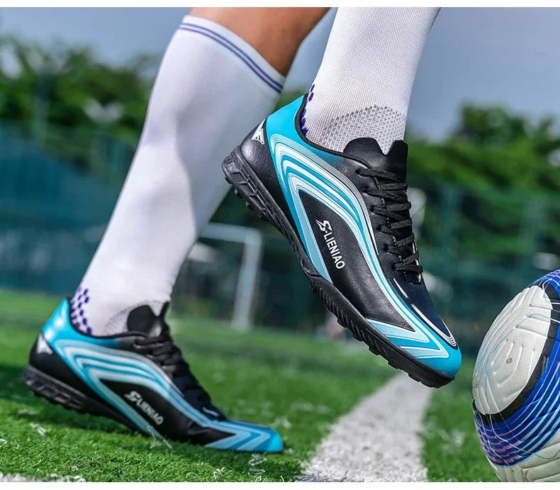 Nouvelles chaussures de football pour hommes, baskets de haute qualité, crampons de futsal pour gazon, chaussures de football d'intérieur très vendues, chaussures d'entraînement antidérapantes pour l'extérieur