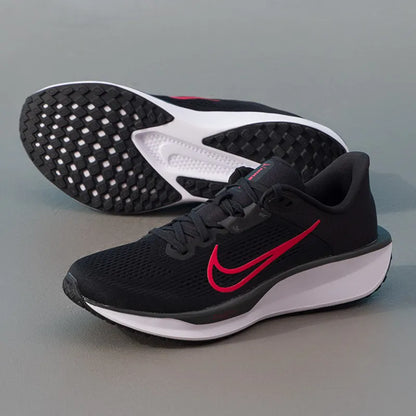 Nike FD6033-011, chaussures de course pour hommes, tige en mesh respirant, amorti léger, baskets de sport pour un usage quotidien.