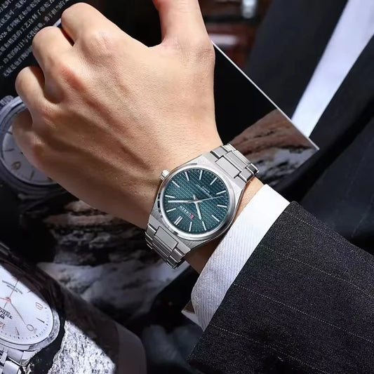 Herrenuhr CURREN 8439 – Modell einer renommierten Marke, luxuriöser und professioneller Stil, wasserdicht, aus Edelstahl, im Militärstil, mit Quarzwerk.