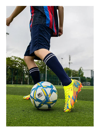 Nuove scarpe da calcio da uomo per partita outdoor, sneakers con tacchetti per erba, scarpe da football bestseller antiscivolo per ragazzi, alta qualità, alte e leggere