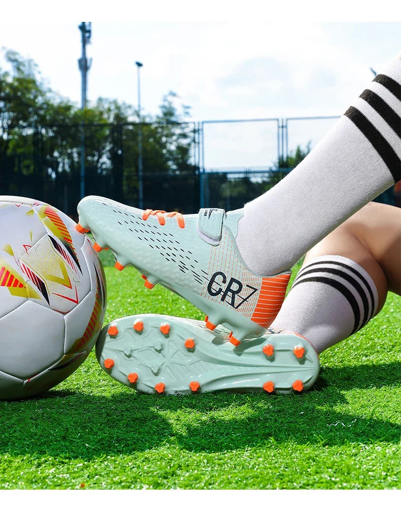 Nouvelles chaussures de football pour enfants, chaussures de sport d'extérieur, chaussures de football pour garçons et filles, chaussures de football à boucles, chaussures de futsal, pointures 28-39