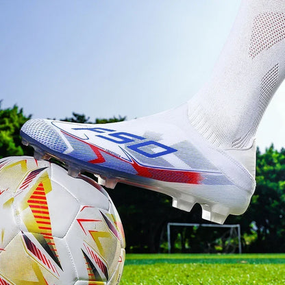 Nouvelles chaussures de football pour hommes, modèle tendance, de haute qualité, mi-hautes, légères, antidérapantes, crampons d'extérieur pour l'entraînement sur gazon.