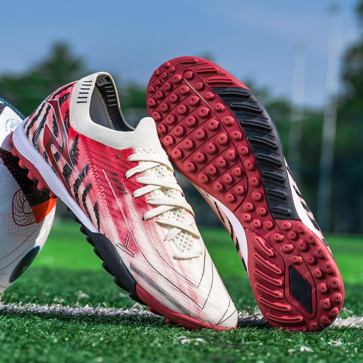 Chaussures de football pour hommes TF Turf, bottes de football légères, tige en PU à haute adhérence, semelle antidérapante, adaptées au gazon artificiel pour adultes.