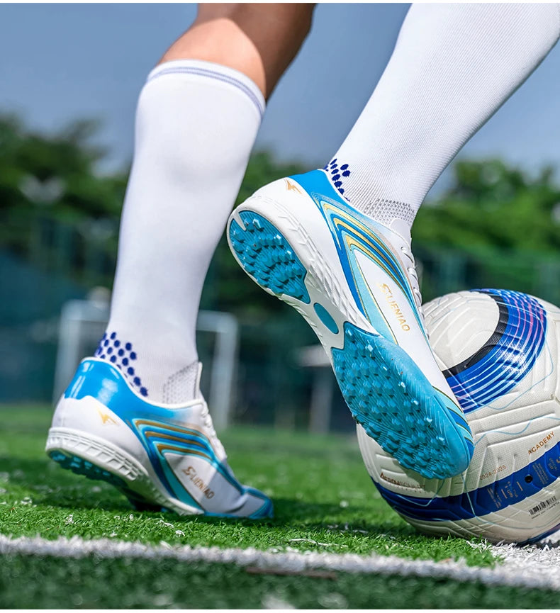Nouvelles chaussures de football pour hommes, crampons de terrain antidérapants, chaussures de football pour l'entraînement, baskets de haute qualité, futsal, intérieur, vente chaude, extérieur