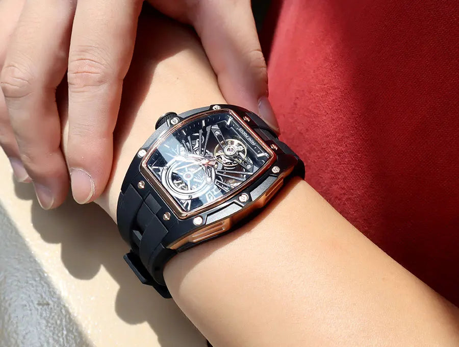 Reloj de pulsera MINI FOCUS para hombre, negro, a la moda, resistente al agua, mecánico automático, con manecillas luminosas, correa de silicona y esfera tonneau