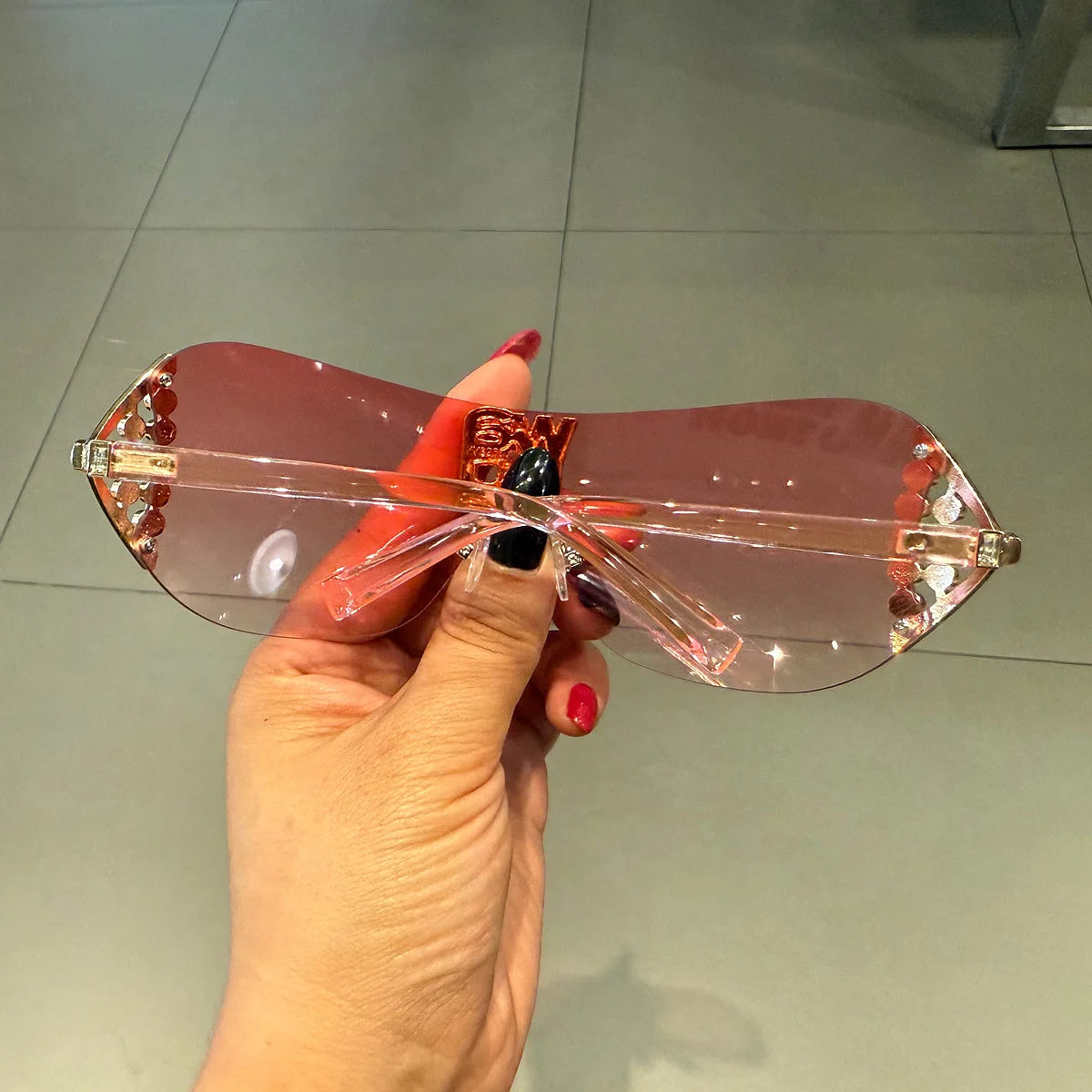 Luxuriöse Y2K-Sonnenbrille für Damen ohne Rahmen mit Strassbuchstaben – Designer-Sonnenbrille für den Außenbereich, UV400-Schutz