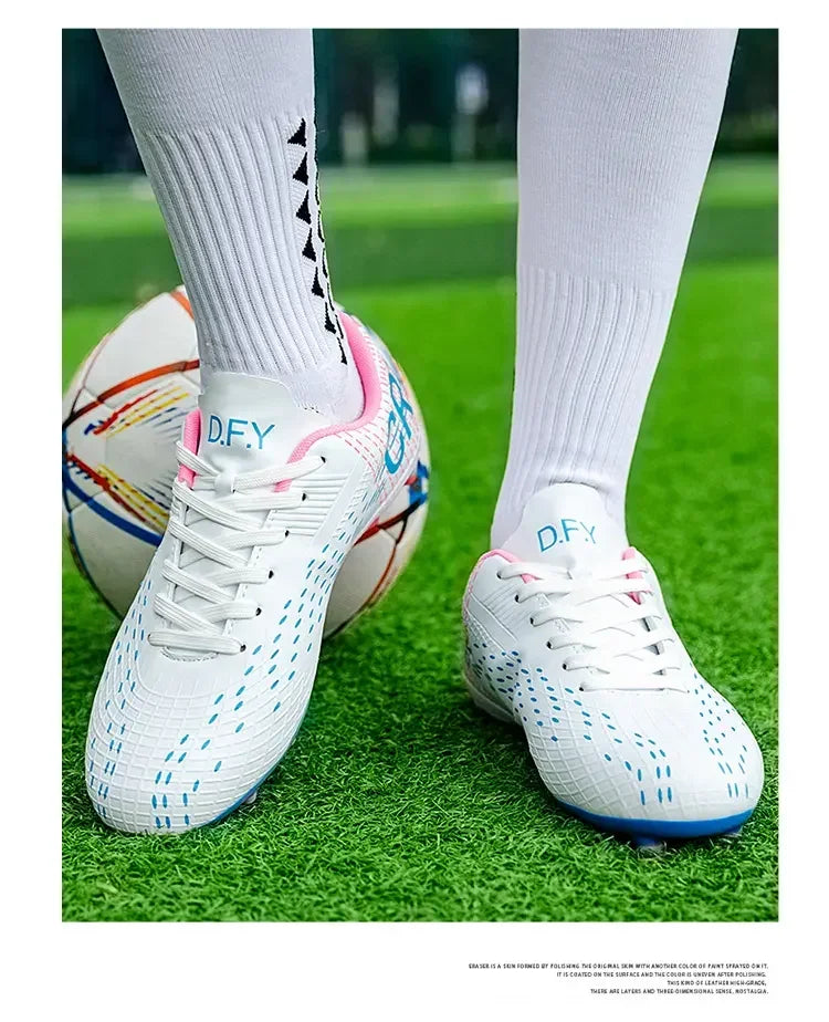 Low Cut Football Cleats Adopting Long TF Studs, Wear-resistant And Flexible, Suitable For Outdoor Field Sports