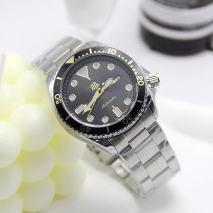 Classic Sport Automatic Diver Watch with Date Window Stainless Steel Band Sporty Diver Style Automatic Men Watch Two-Tone Bezel Stainless Steel Band Day Date Display Men's Automatic Diver Watch