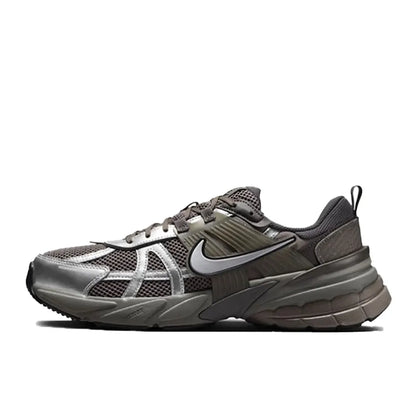 Nike V2K Run Sneakers Iconic Architecture Responsive Feel Modern Lifestyle Essential Unisex FD0736-005