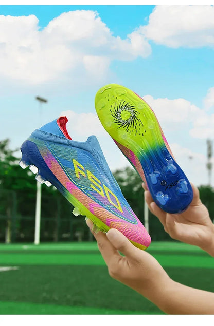 Nouvelles chaussures de football pour hommes, légères, très vendues, de haute qualité, crampons pour terrain en herbe, chaussures de football mi-hautes, baskets antidérapantes pour l'extérieur.