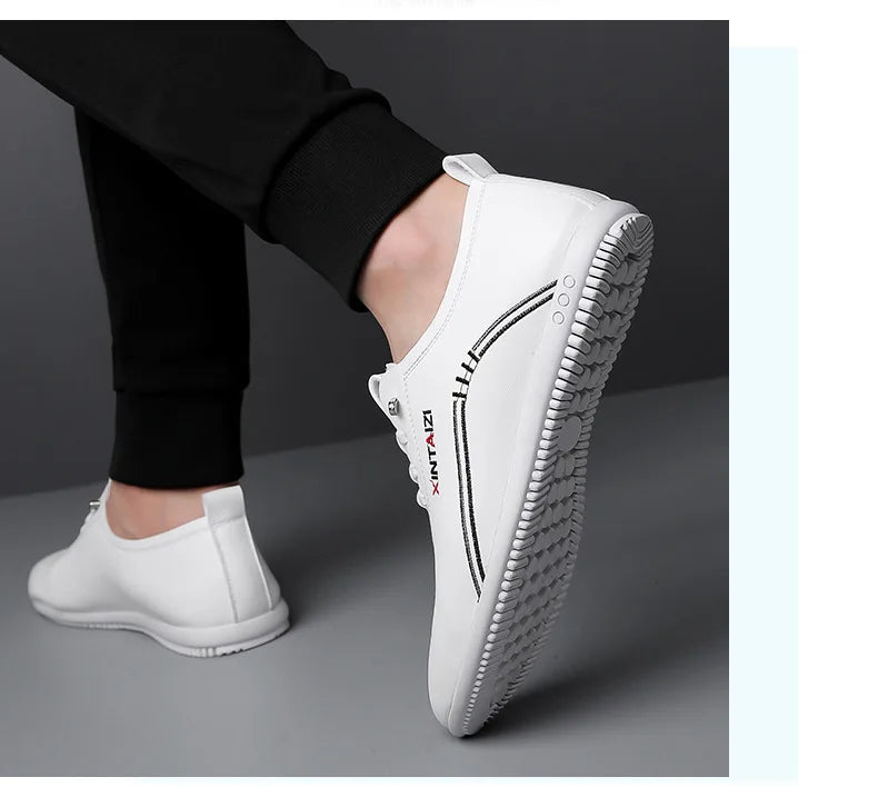 Chaussures en cuir décontractées pour hommes, polyvalentes, affaires, chaussures blanches, mode, anti-ald, mocassins confortables pour hommes, nouveau, léger, plat, 2024