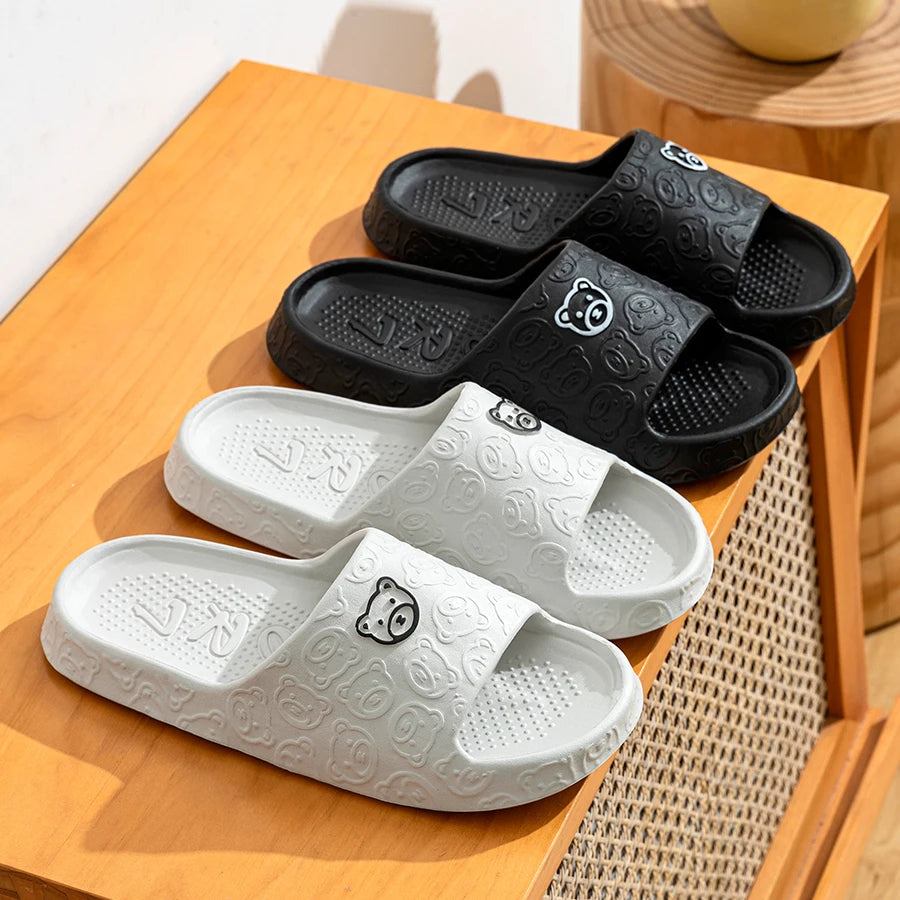 Pantoufles d'été pour hommes et femmes, sandales imprimées petit ours, salle de bain intérieure, antidérapantes, douces, chaussures décontractées pour dortoir, Couple