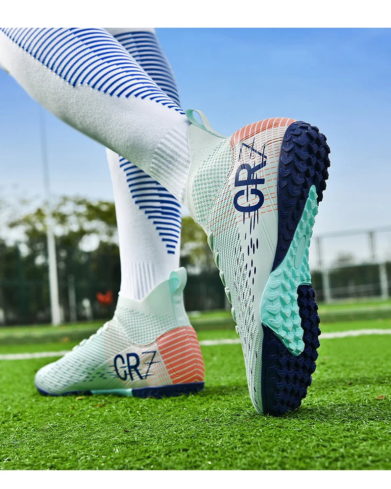 Chaussures de football professionnelles pour hommes, originales, respirantes, confortables, résistantes, pour terrain en herbe.