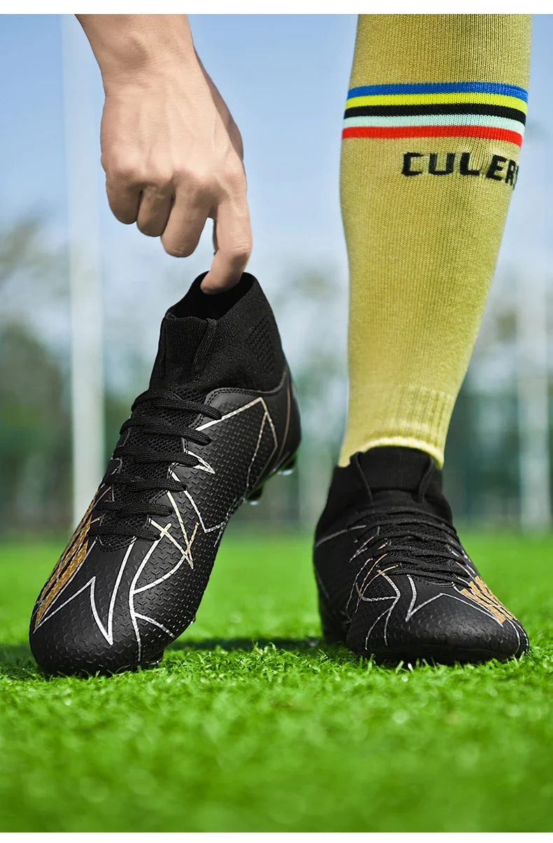 Nouvelles chaussures de football pour hommes, chaussures de sport antidérapantes ultralégères à haute cheville pour l'extérieur, chaussures de futsal antidérapantes pour l'intérieur, chaussures de football de haute qua