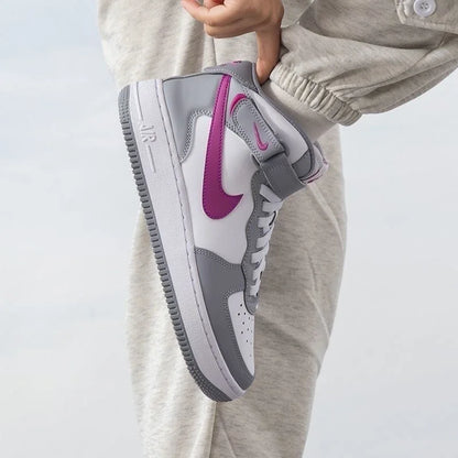 Nike Air Force 1 Mid EasyOn, chaussure de ville confortable et polyvalente, modèle à lacets, tige haute, couleur gris ciment et rose vif, unisexe, FN1193-003.