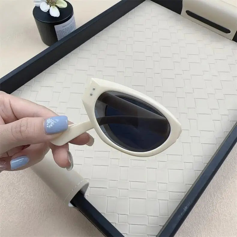 Minimalist Oval Cat-eye Glasses Women's Fashion Outdoor Folding Sunglasses Sun Shading UV Sunscreen Glasses Stylish Accessory