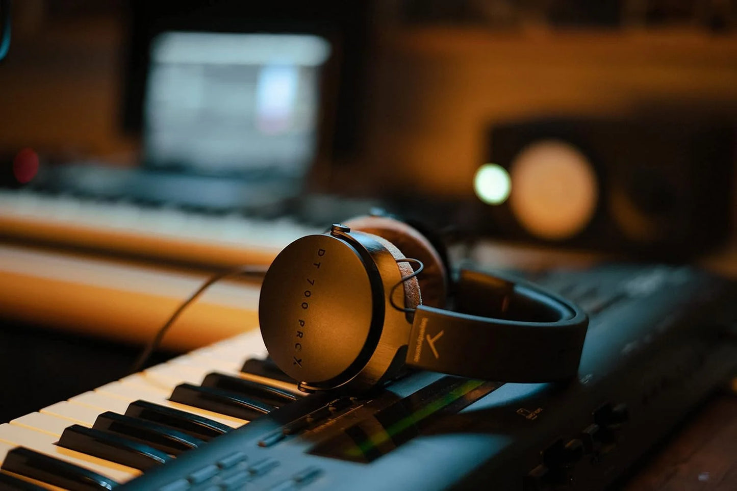 Beyerdynamic DT 700 PRO X Studio Grade Over Ear Headphones with HiFi Sound Closed Back Design for Professional Recording