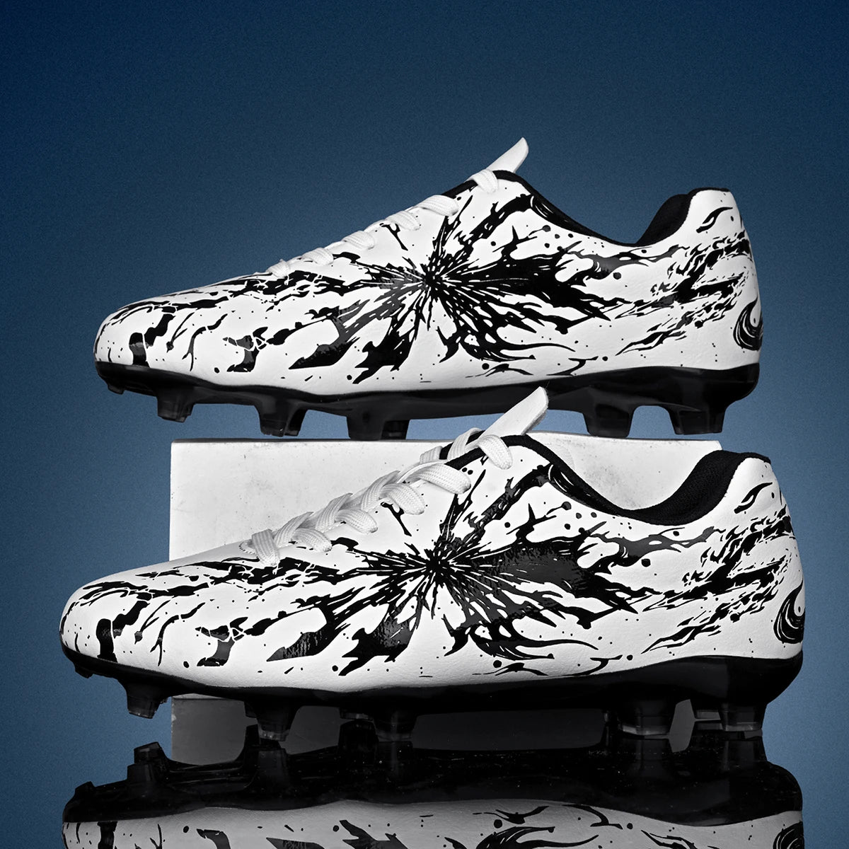 Chaussures de football pour hommes, modèle AG FG, design aérodynamique et léger, excellente adhérence, idéales pour les entraînements quotidiens sur gazon et les matchs de l’équipe de football de l’école.